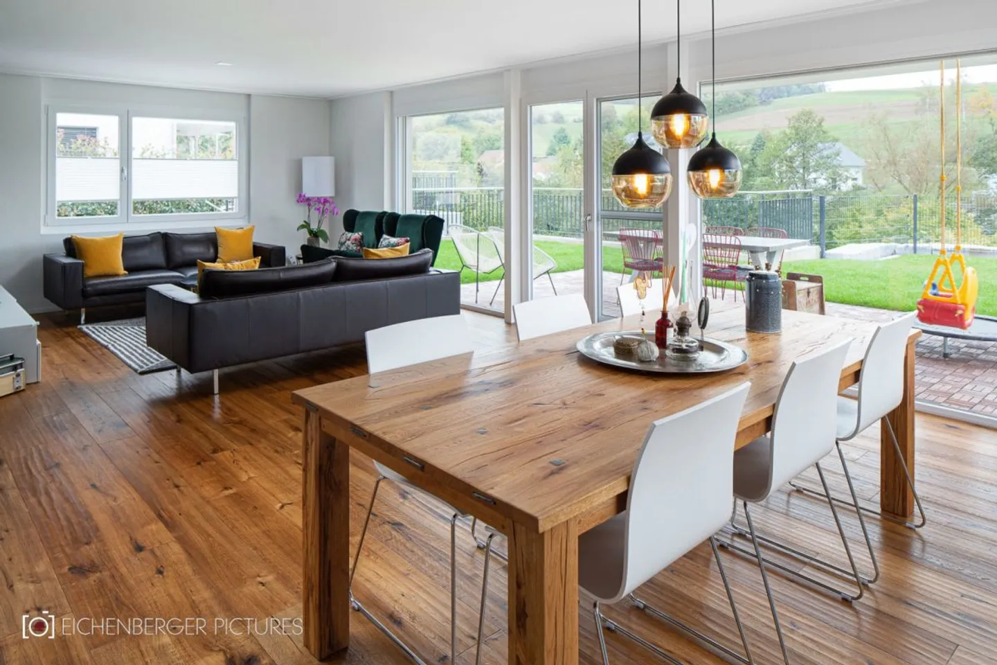 High-quality single-family home in Zeihen - elevated location, plenty of privacy & beautiful views - Photo 1 of 12