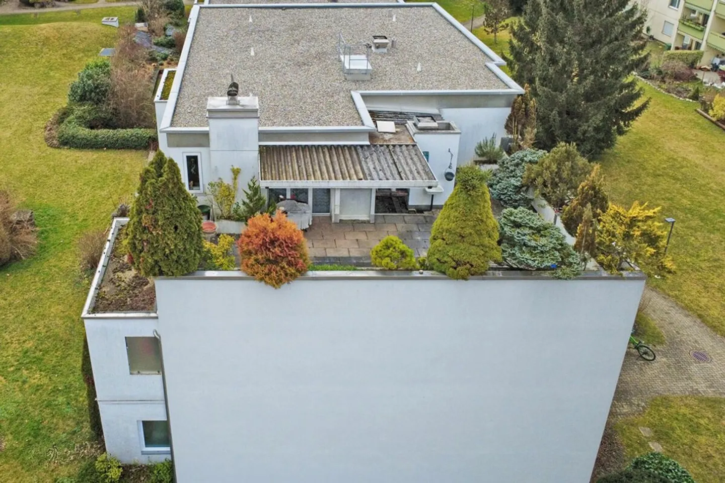 4.5 Room Penthouse Apartment in a Quiet Location with Distant Views - Photo 1 of 10