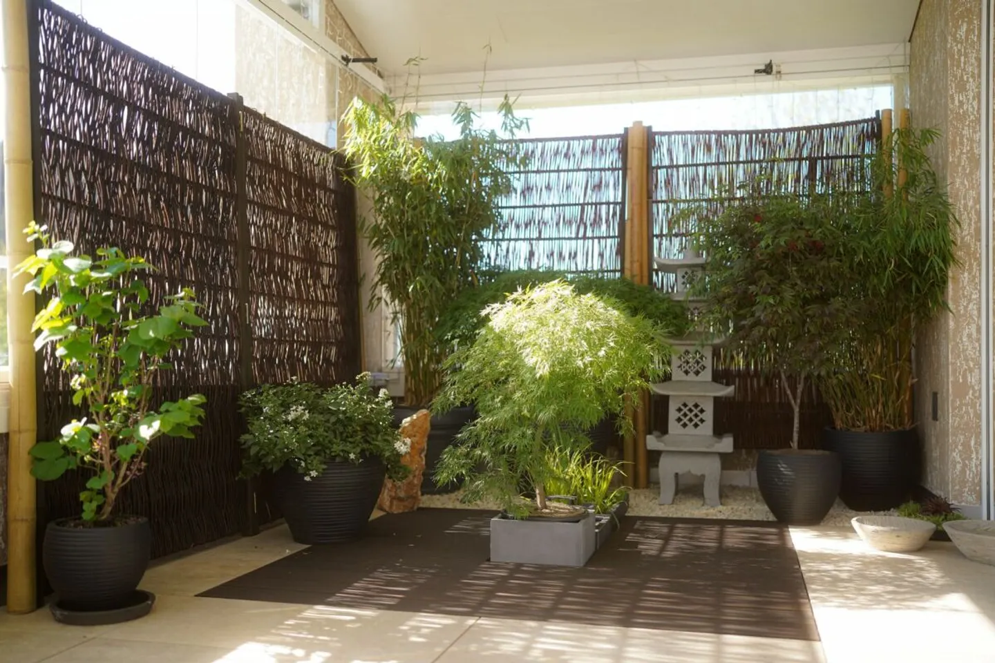 Un luxe pur! Élégante oasis de 4,5 pièces avec une hauteur sous plafond de 6 m, salle de bain spa attenante et loggia vitrée - Photo 8 sur 13