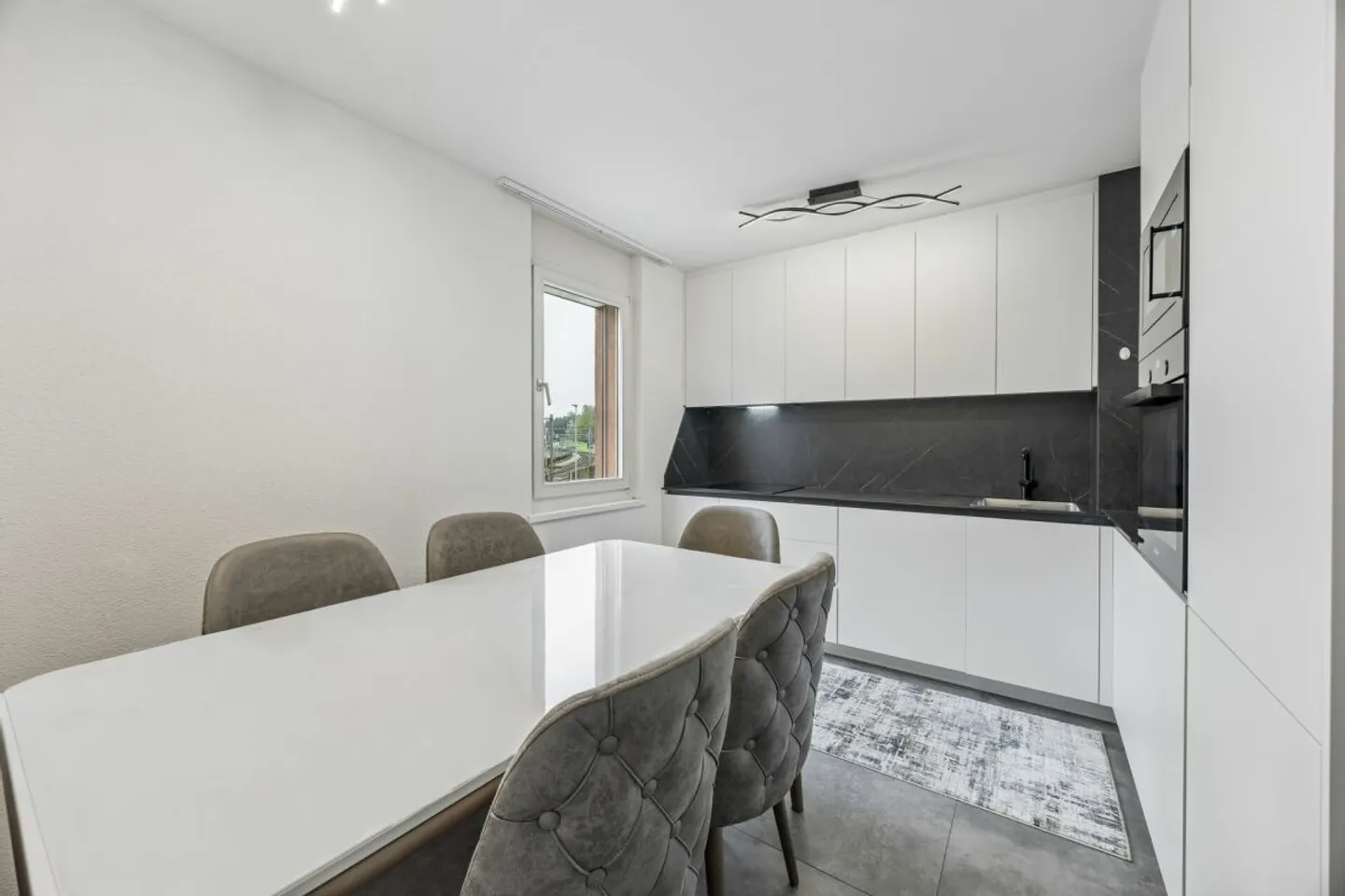 Completamente ristrutturato e fiscalmente vantaggioso: Appartamento da sogno di 4,5 stanze a Benzenschwil - La tua nuova casa! - Foto 2 di 7