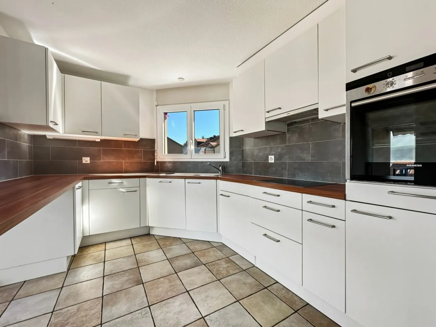 APPARTAMENTO DUPLEX DI 5,5 LOCALI DI 165 M2 CON BALCONE - Foto 7 di 12