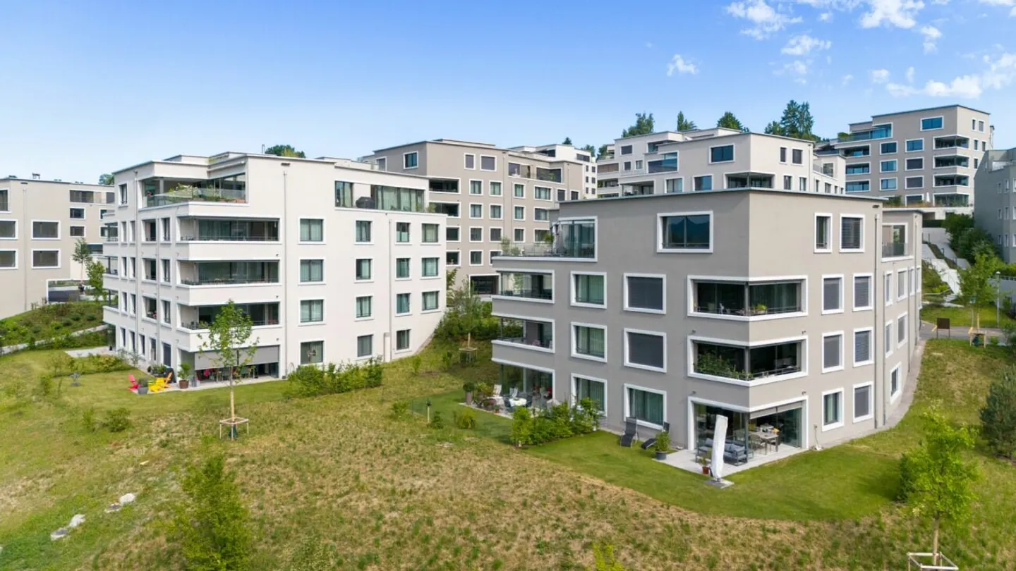 Rentrer chez soi du côté ensoleillé à Wil avec une vue TOP !! - Photo 2 sur 13