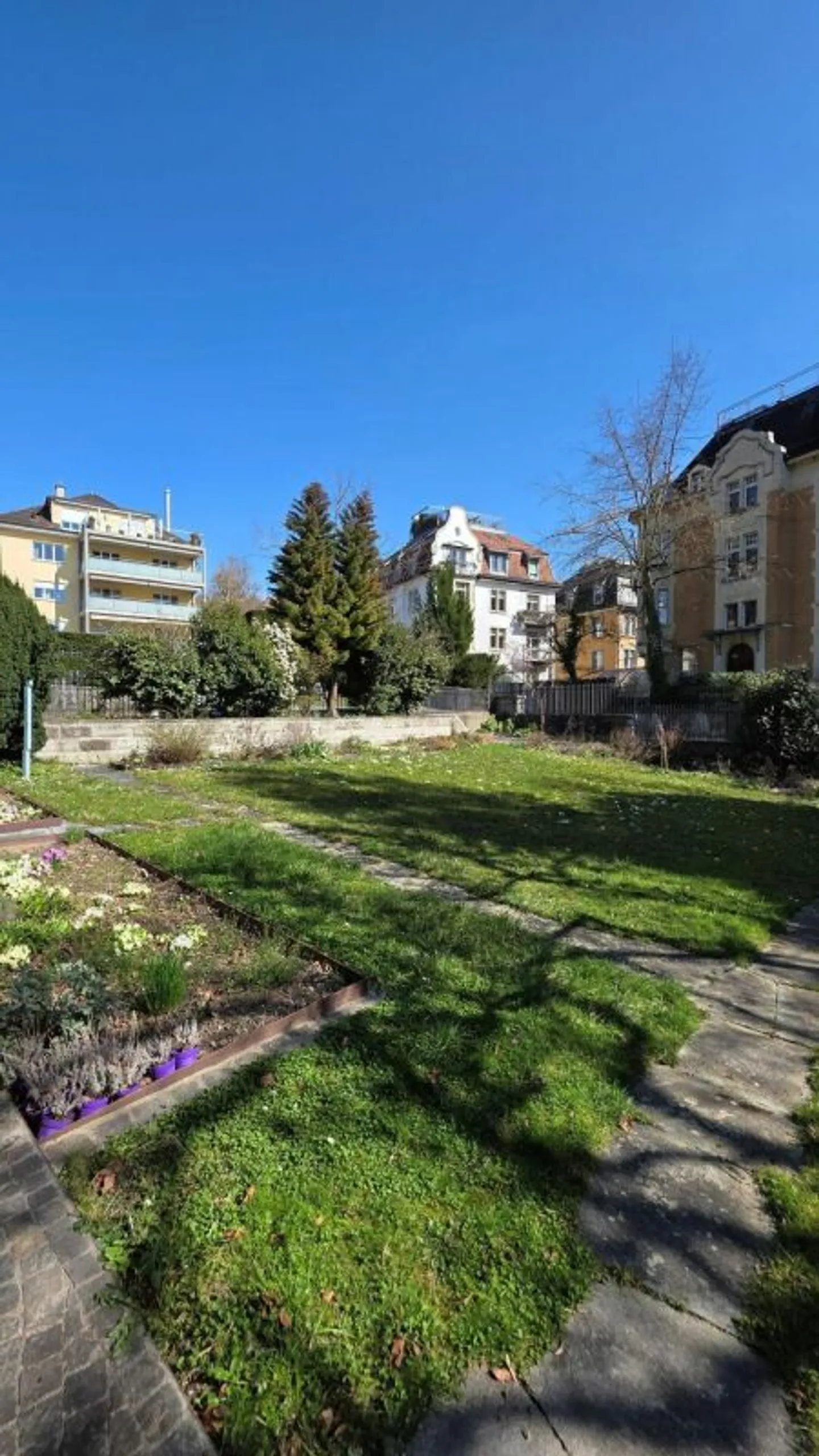 Moderno gioiello di studio con accesso al giardino a Hottingen - Foto 9 di 10