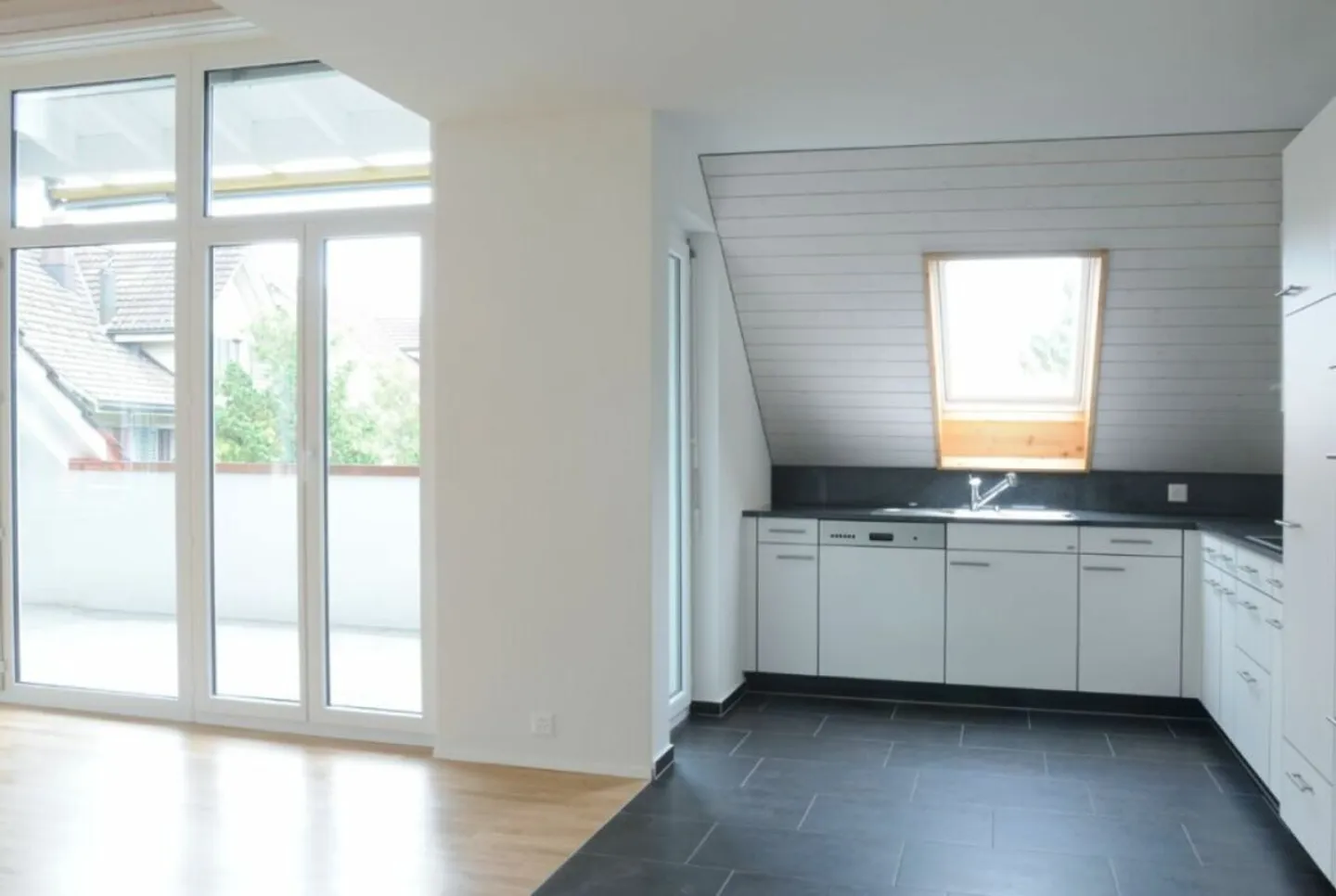 Your new home in the village center: 3.5-room maisonette with gallery & cozy terrace - Photo 5 of 13