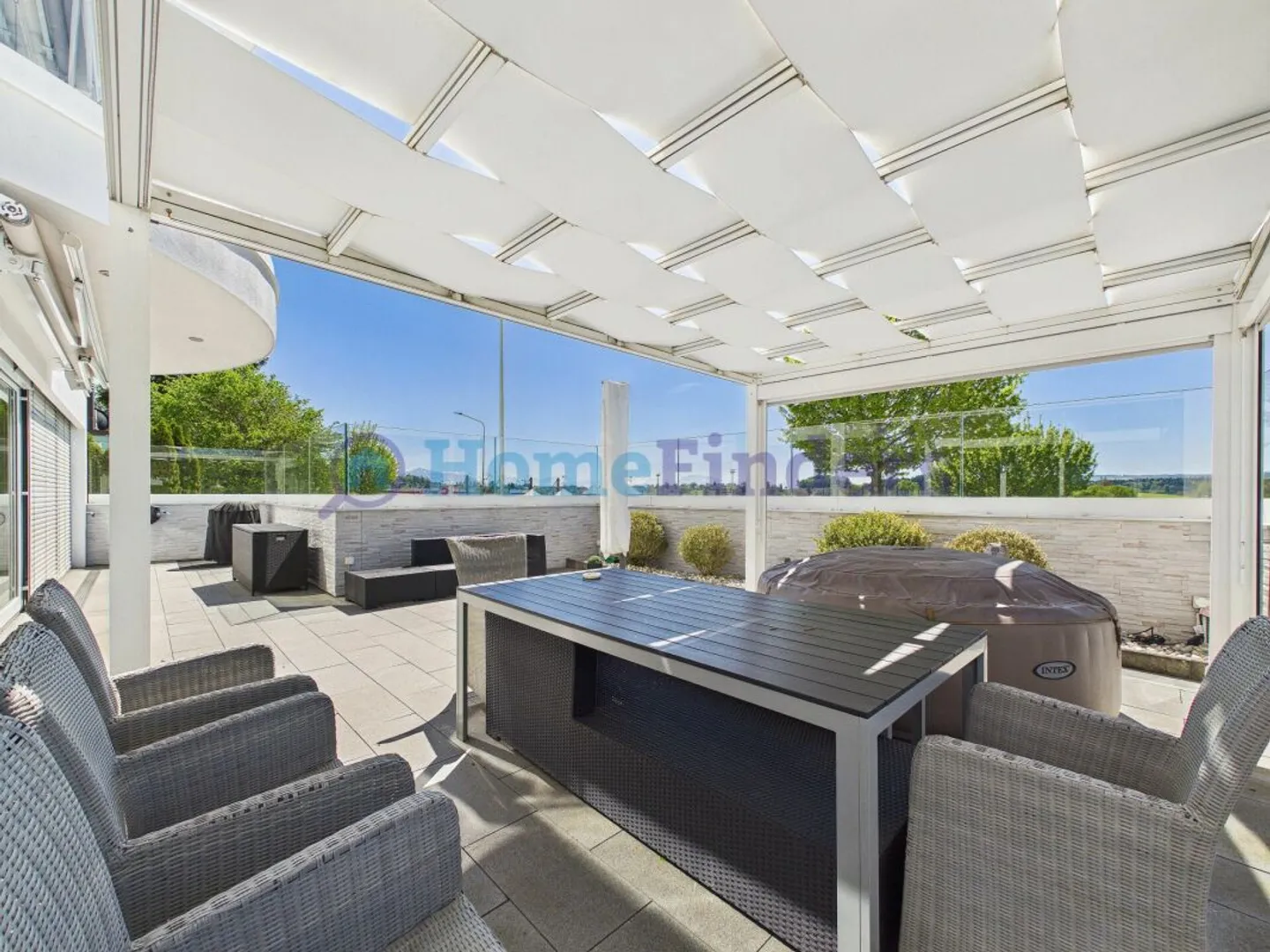 Pièce unique baignée de lumière avec terrasse ensoleillée ! - Photo 2 sur 12