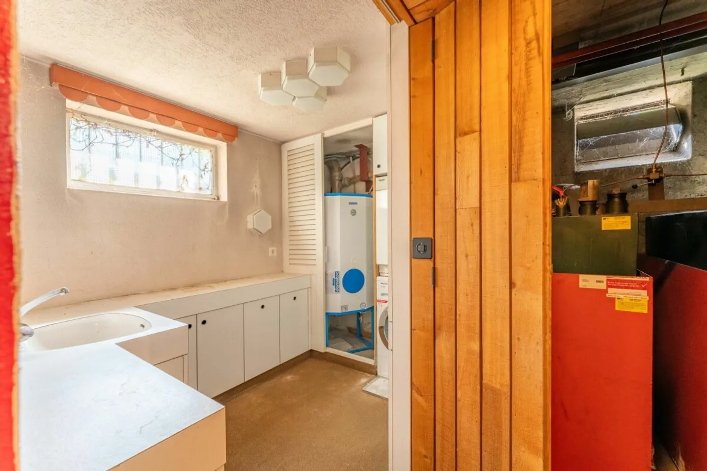 Petit mais bien avec vue sur le château et besoins de rénovation - Photo 9 sur 13
