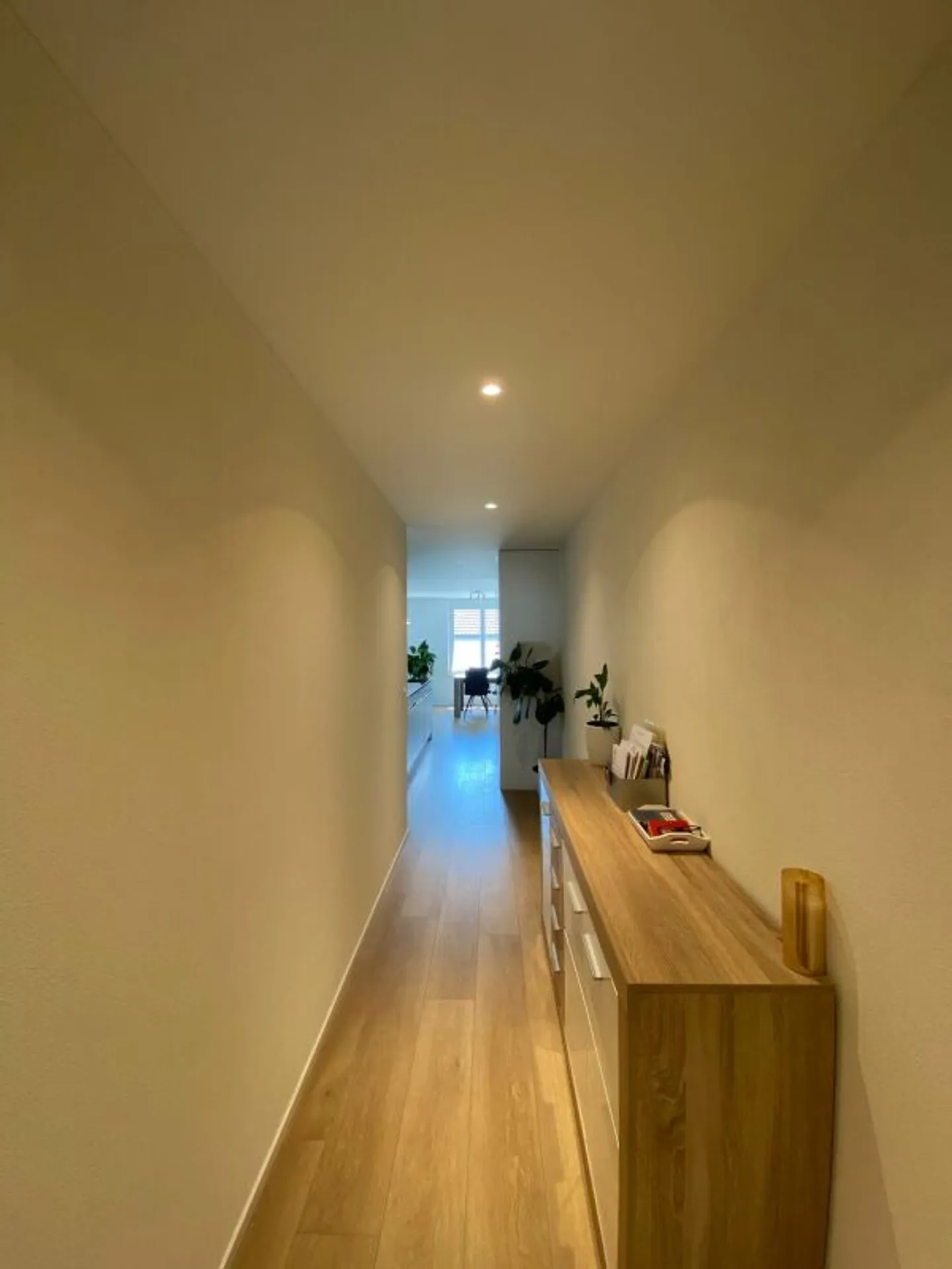 Nearly new 3.5-room apartment in a central location - Photo 3 of 8