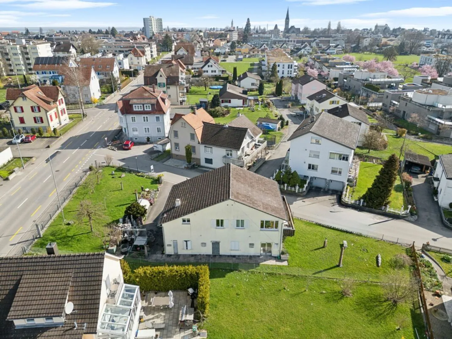 LIVING AND WORKING IN A SUNNY LOCATION - Photo 3 of 8