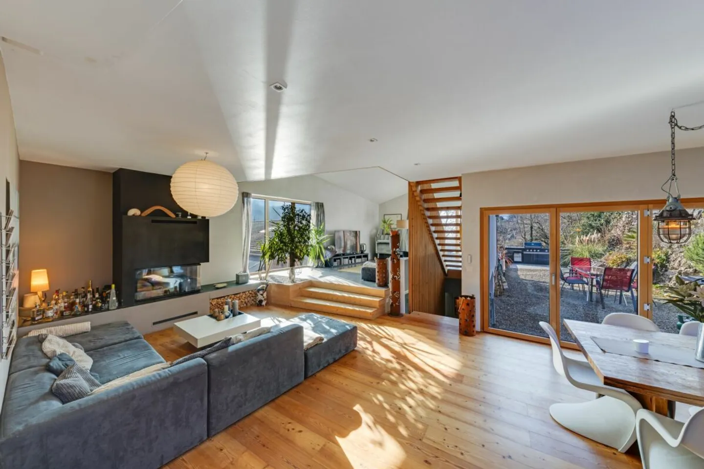 Wunderschöne Architektenvilla mit 5,5 Zimmern - Foto 1 von 13