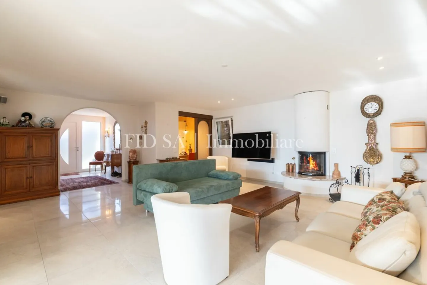 SOLDUNO - Ampio appartamento con vista imprendibile in casa bifamiliare - Photo 4 of 13