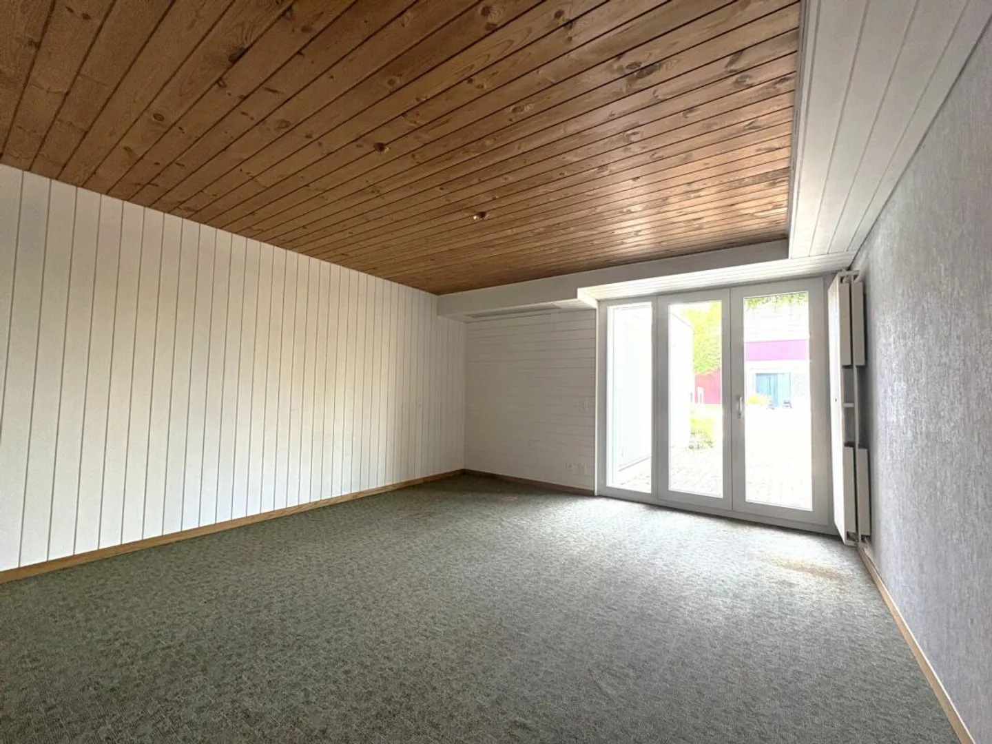 Ampia casa unifamiliare con grande potenziale in una zona residenziale tranquilla a Neftenbach - Foto 9 di 13