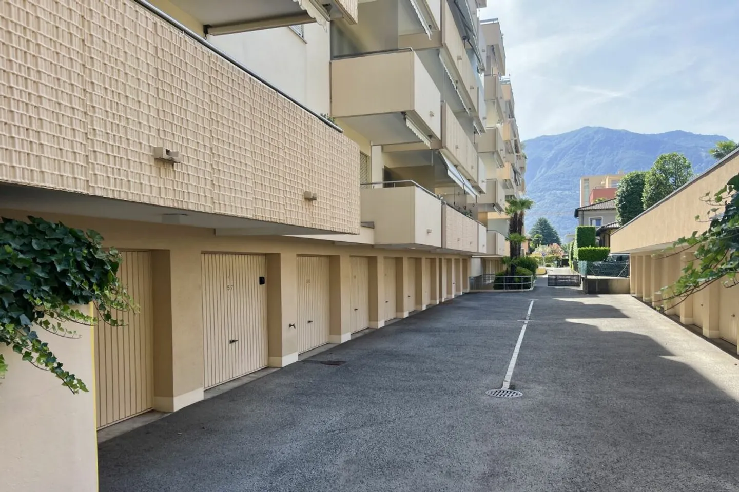 Elegante Attikawohnung mit grosser Sonnenterrasse und Gemeinschaftspool - Nähe See und Zentrum ASCONA - Photo 9 sur 13