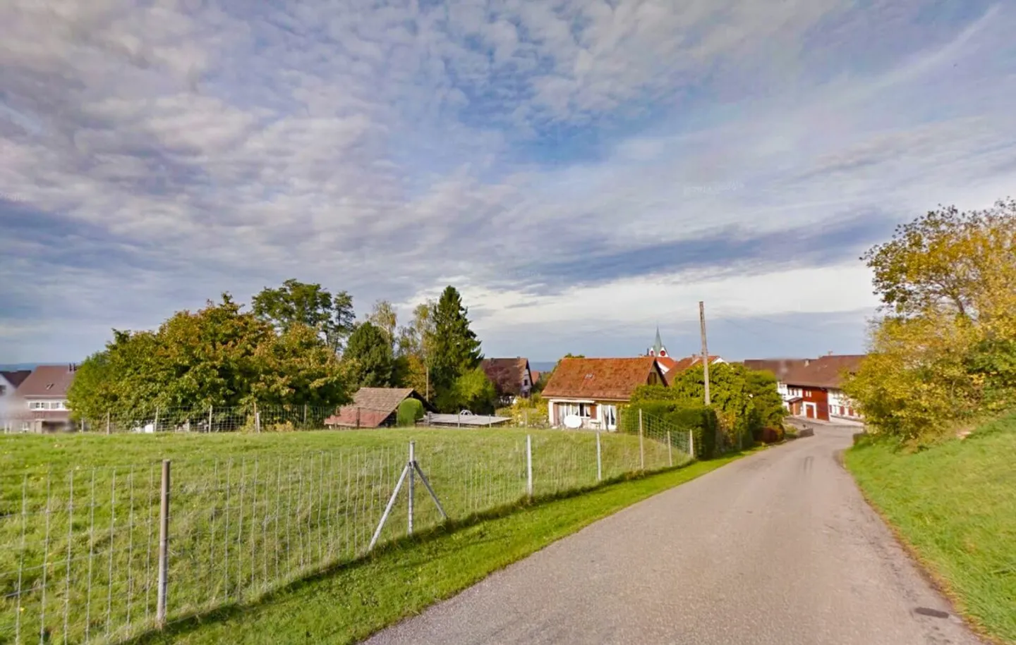 Attractive building plot with additional agricultural zone - Photo 2 of 3