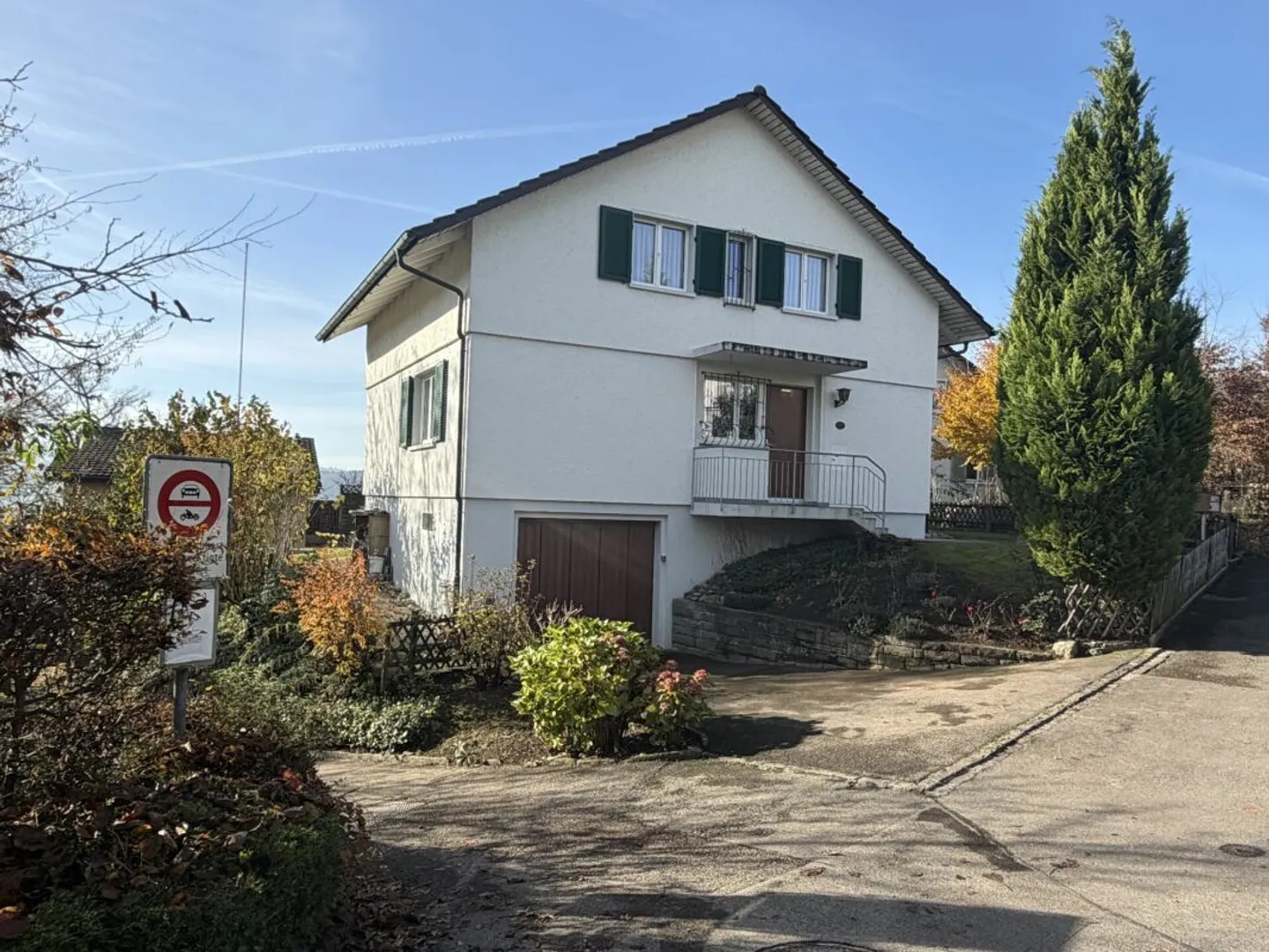 EFH mit Aussicht und Renovationsbedarf - Foto 2 von 12