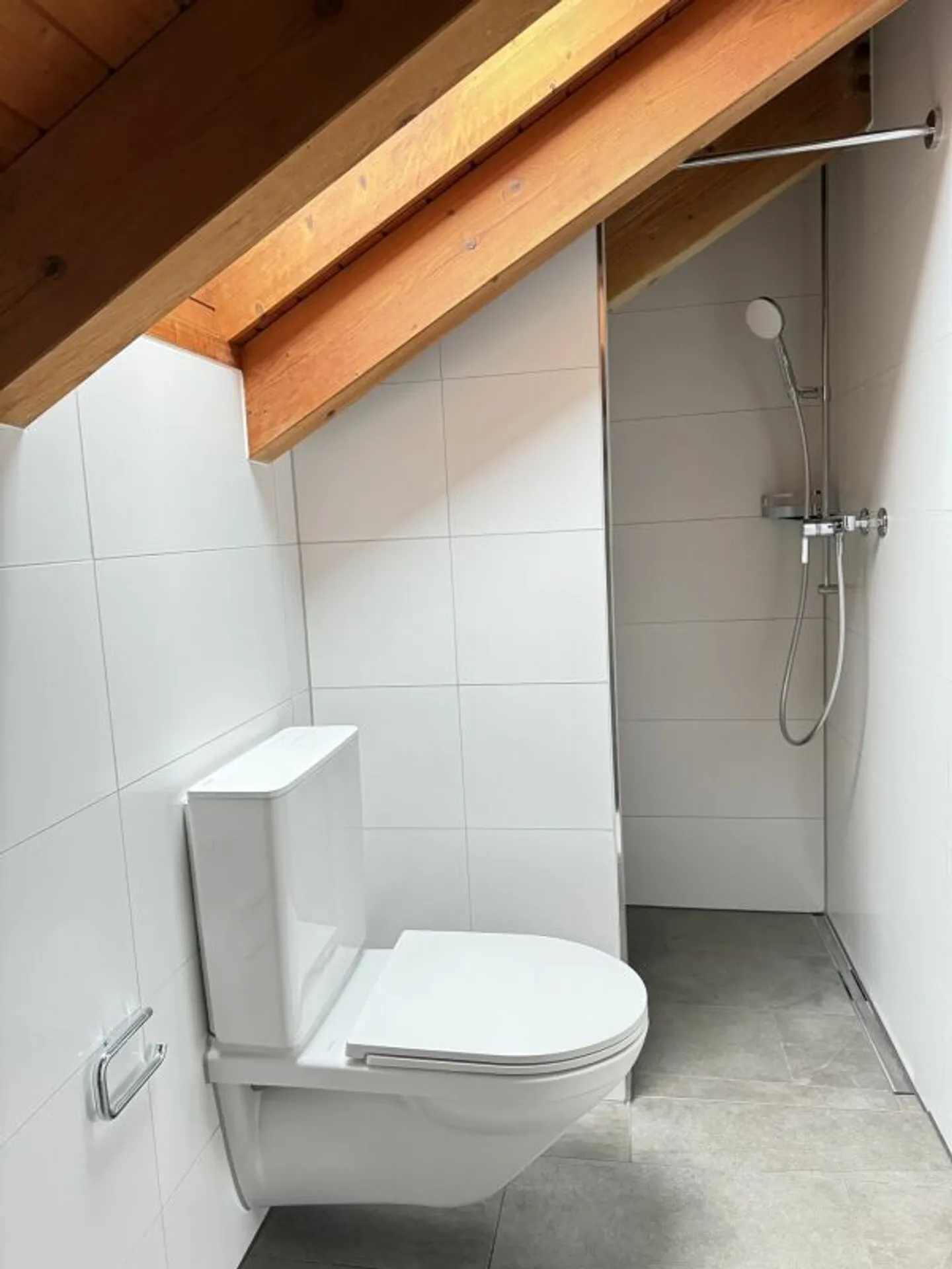Spacious and bright penthouse apartment with two sunny balconies - First occupancy after loving overall renovation - Photo 13 of 13