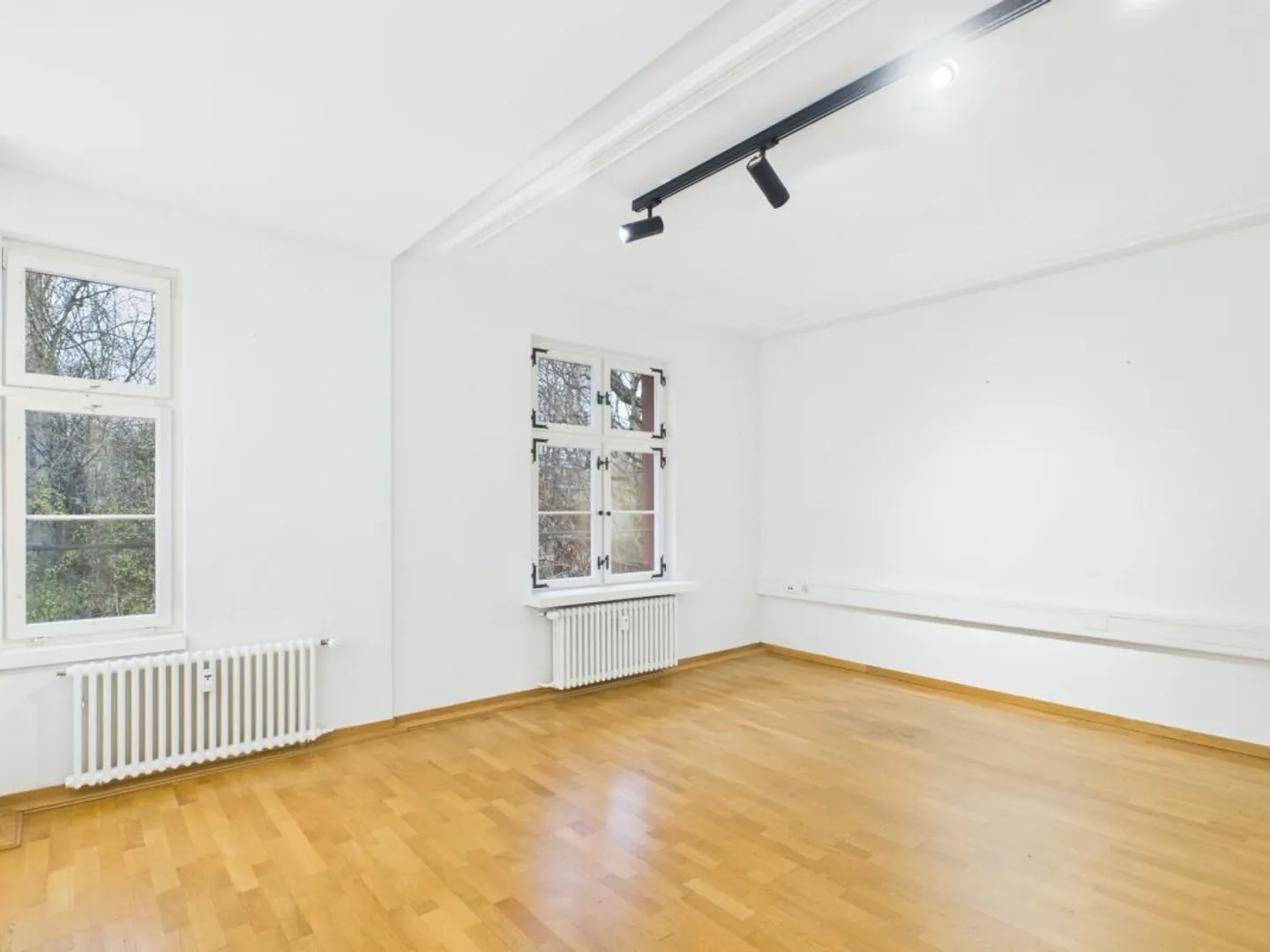 Bureau attrayant dans un emplacement calme - utilisation polyvalente avec 6 places de parking - Photo 6 sur 9