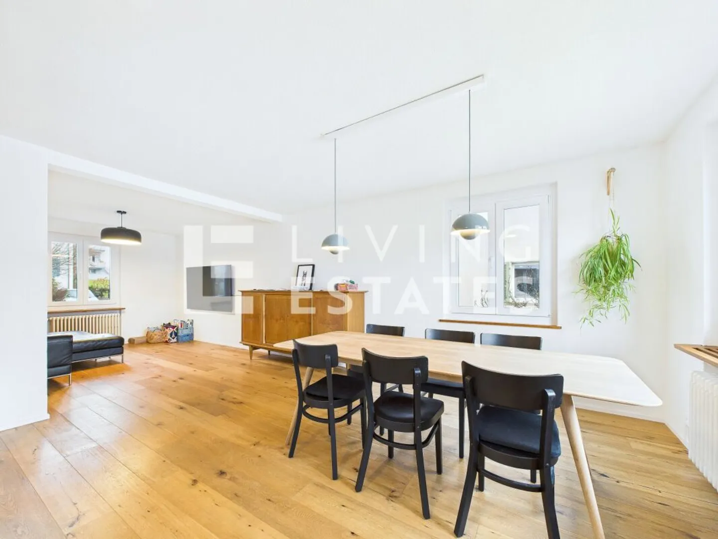 LIVING IN SCHÖNGRUND WITH GARDEN CITY CHARACTER - Photo 2 of 13