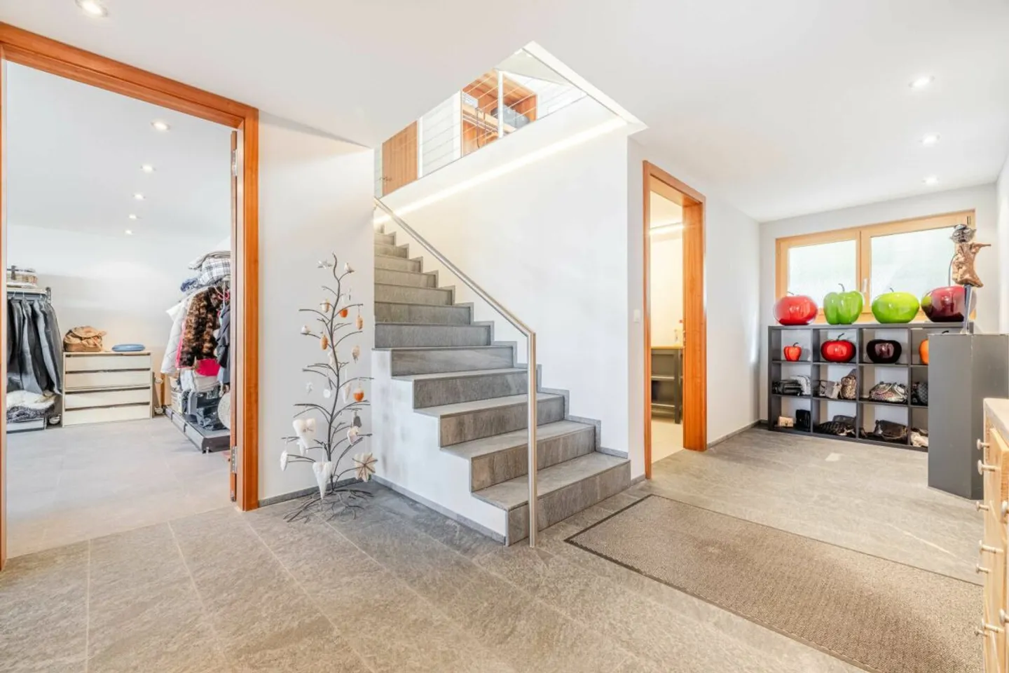Premium-Einfamilienhaus mit Panorama-Seeblick und aussergewöhnlicher Grundstücksfläche - Foto 8 di 13