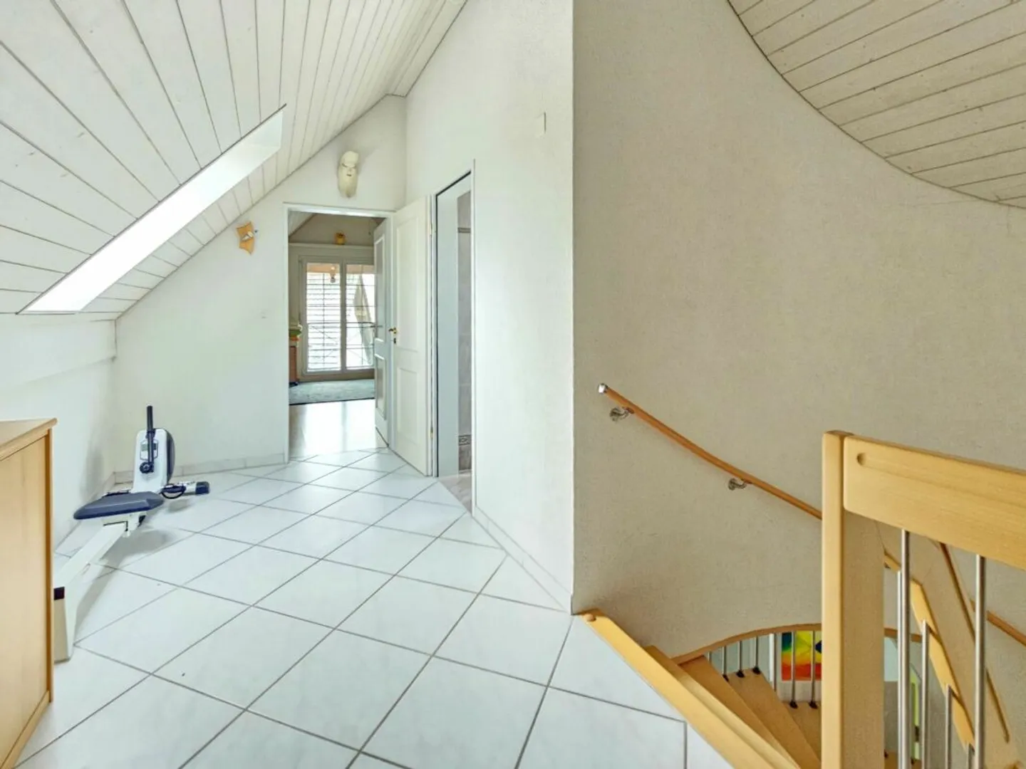 Maisonette penthouse exclusive de 5,5 pièces avec une sensation d'espace généreuse - Photo 10 sur 13