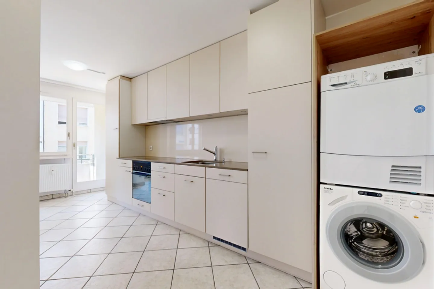 Newly Renovated 2.5-Room Apartment near Messeplatz Basel - Photo 4 of 12