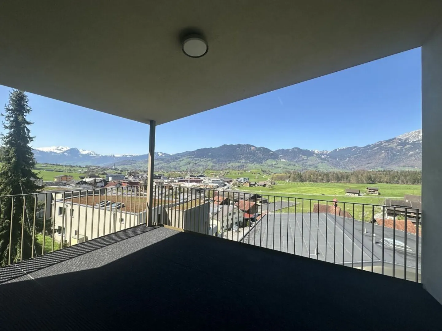 Hochwertige Dachwohnung mit Weitblick und Ruhe - Foto 1 di 12