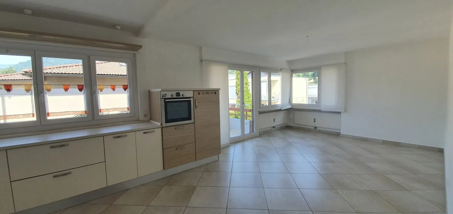Appartement lumineux et bien structuré - Photo 2 sur 12