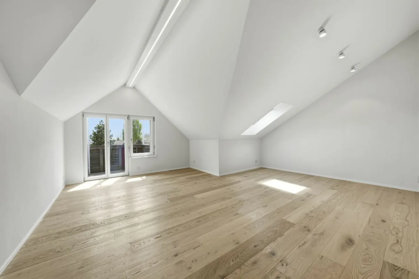 Charming fully renovated penthouse apartment with balcony and panoramic view in idyllic Urnäsch - Photo 10 of 13