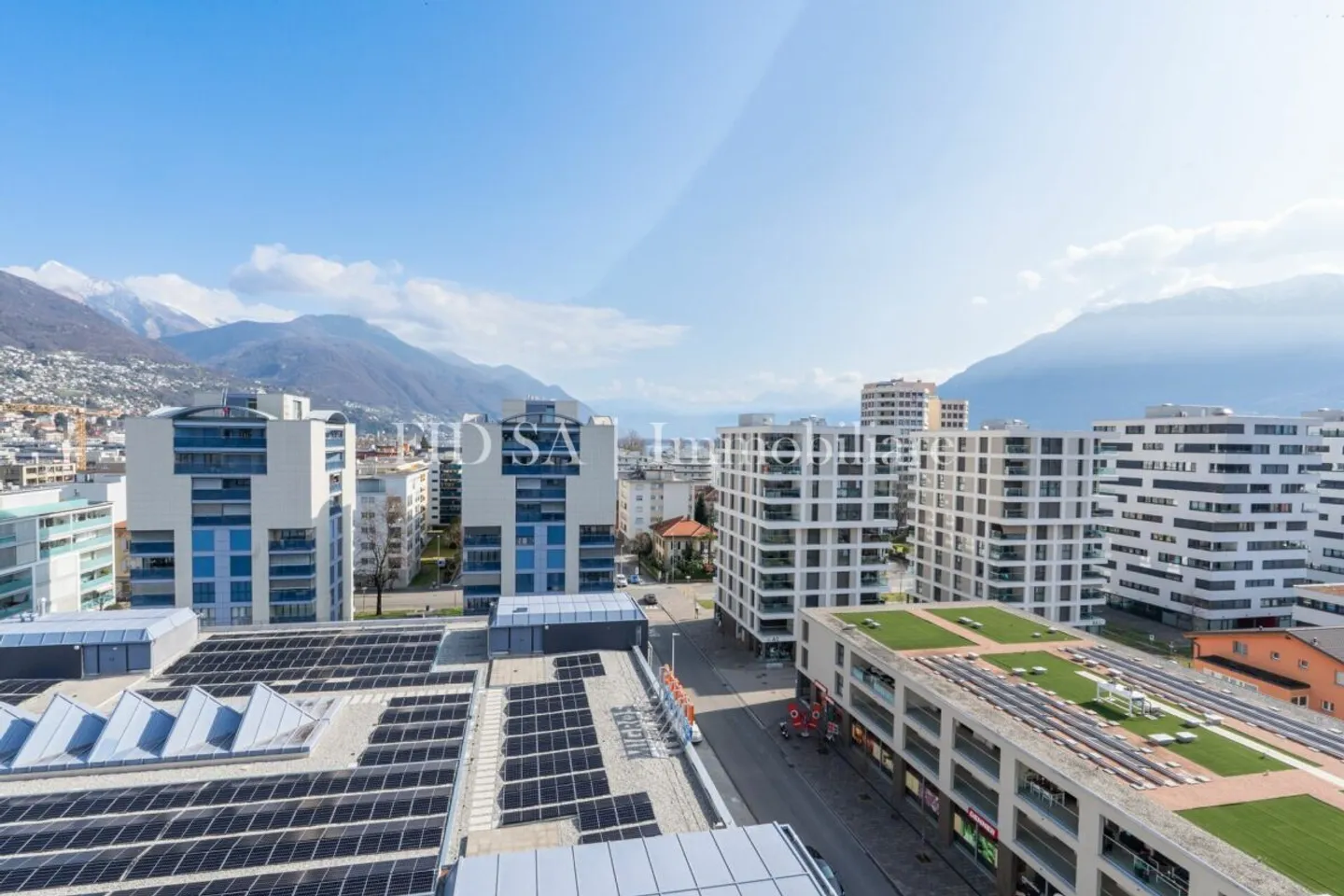 LOCARNO - Central location and free view from the top floor - Photo 2 of 10
