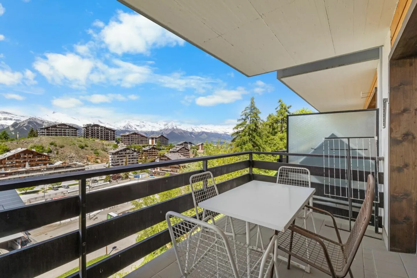 Ski-in/Ski-out Apartment - Photo 5 of 13