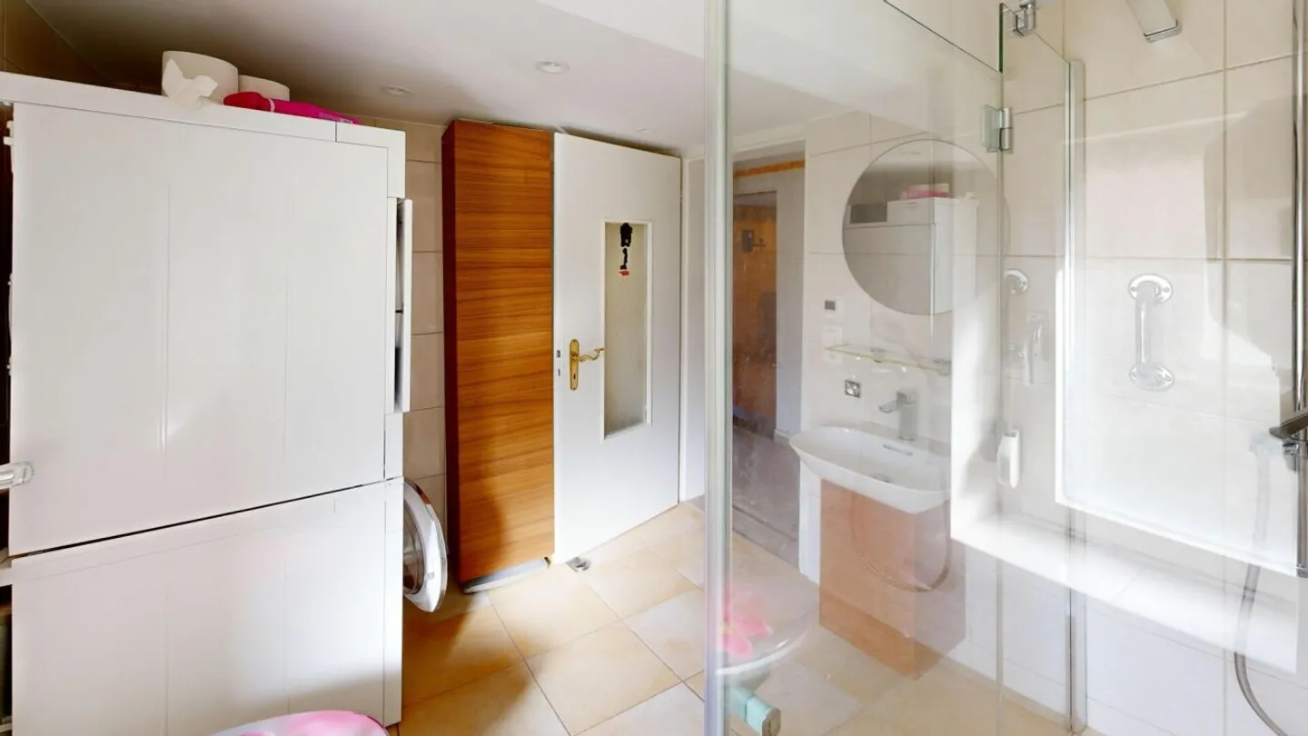 Charmantes Liebhaberobjekt mit Atelier, Werkstatt &amp; Ausbaupotenzial in Allschwil - Foto 10 von 12