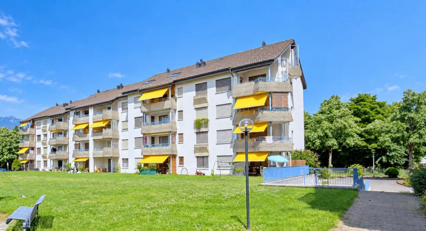Un appartement rénové et lumineux de 2,5 pièces dans un emplacement calme à Soleure - Photo 1 sur 13