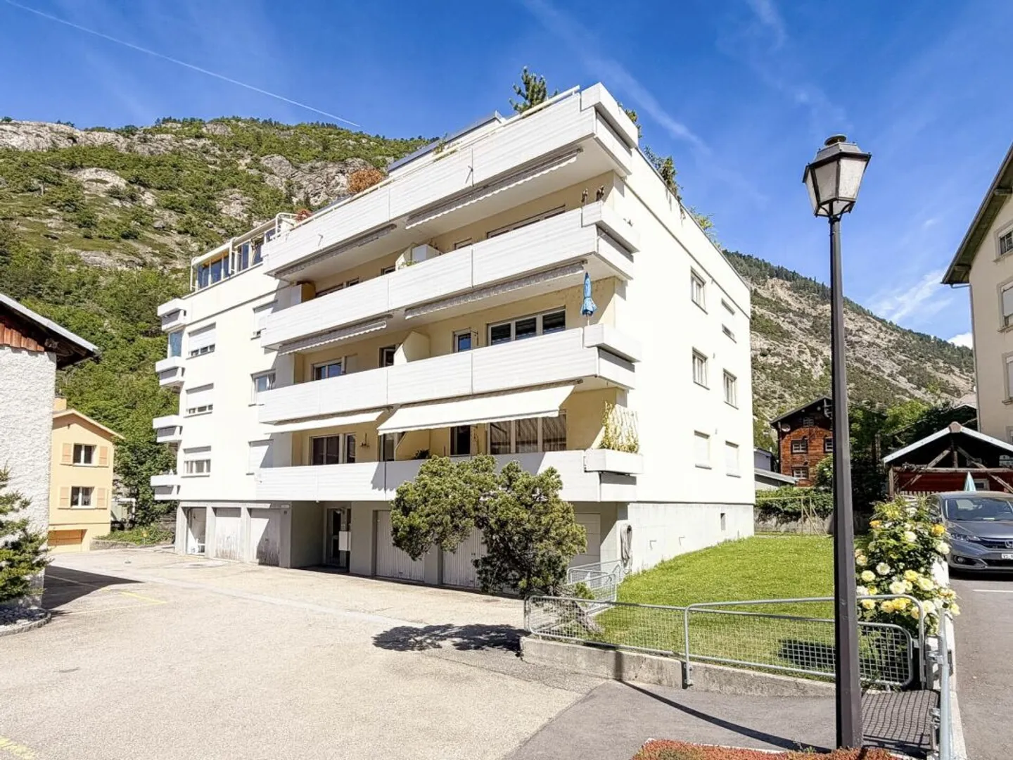 Appartement de 4,5 pièces entièrement rénové à Gampel - Photo 1 sur 13