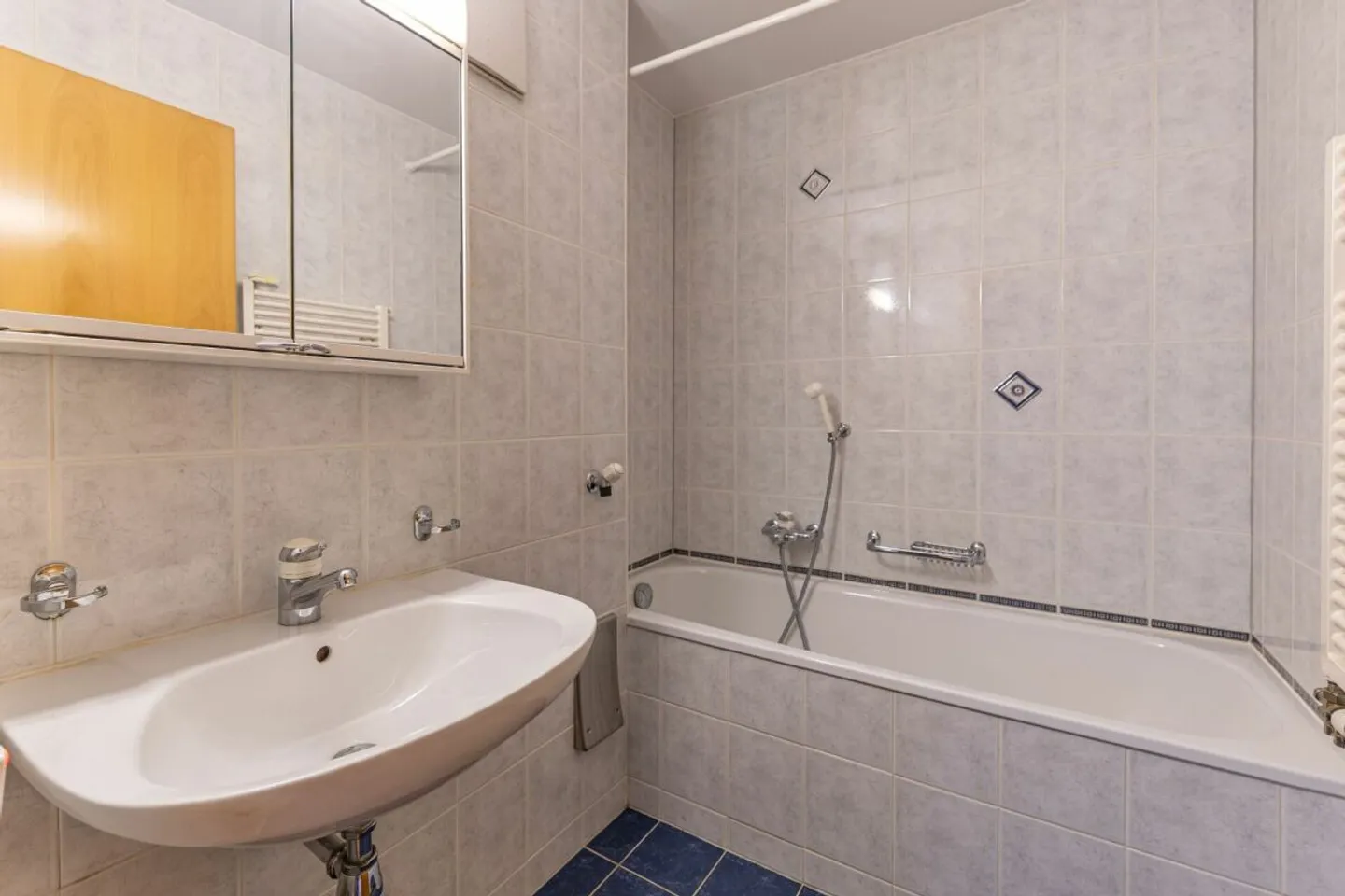 5-ZIMMER-WOHNUNG MIT GÄRTEN UND UNABHÄNGIGEM RAUM - Foto 9 von 13