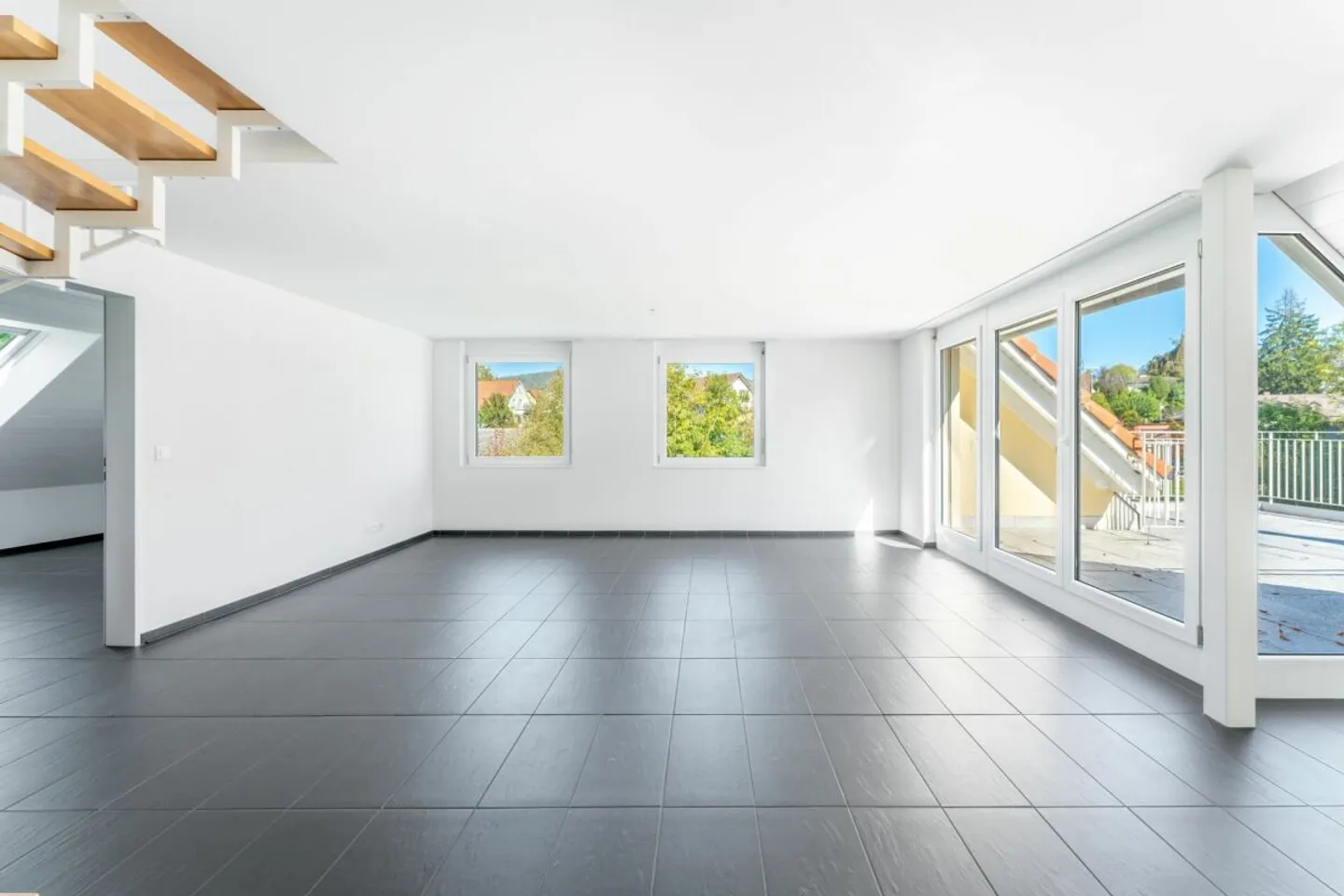 3.5 Room Penthouse Apartment with 26 m² Balcony - Photo 2 of 11