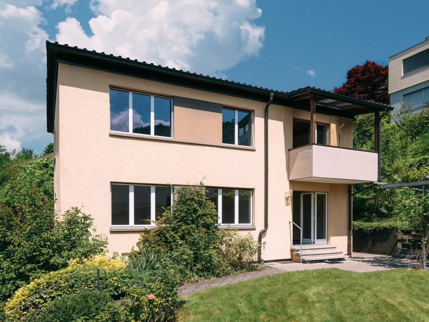 Grande Casa Unifamiliare in una Posizione Tranquilla (Limitata fino al 30.6.2026) - Foto 1 di 9