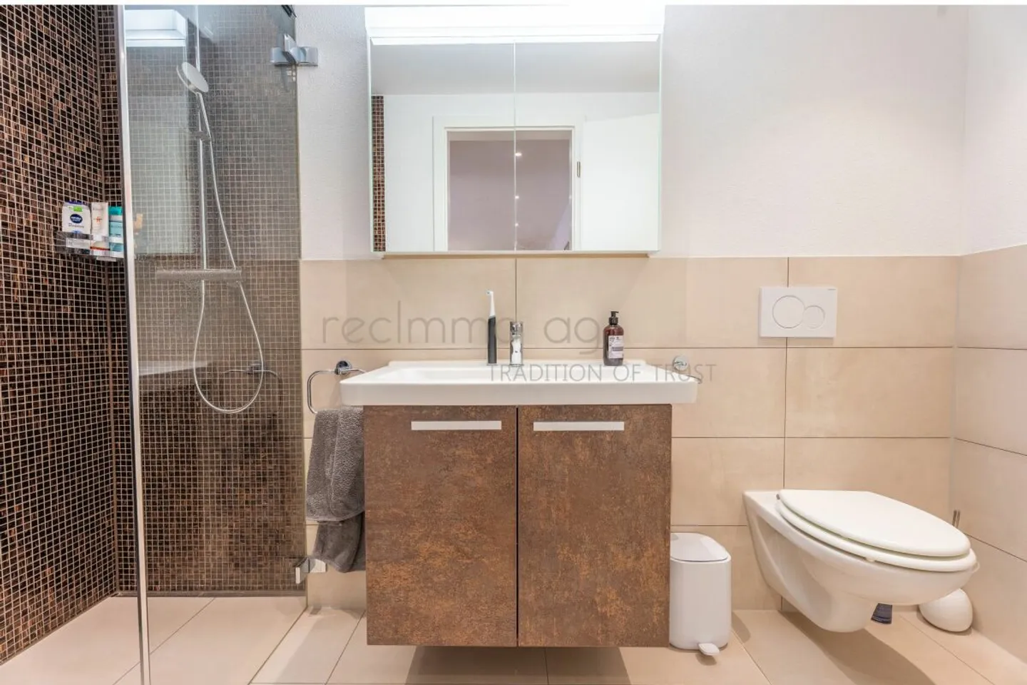 Modern 5.5-room single-family house with Minergie-P standard in a quiet location in Koblenz - Photo 9 of 13