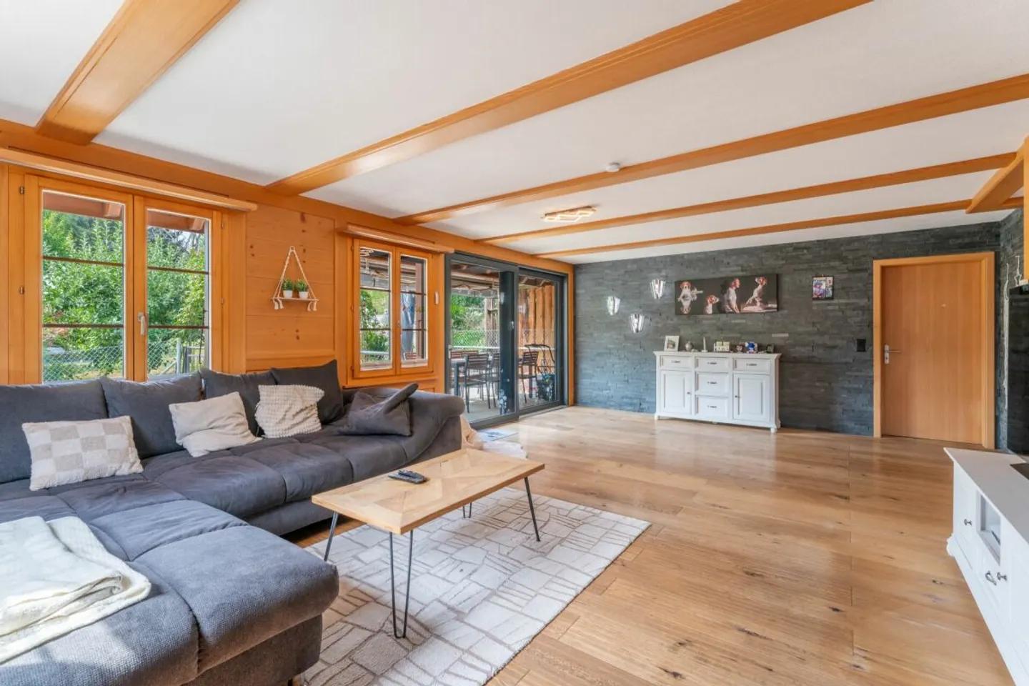 Large House | Renovated | Lots of Garden | 3 Garage Boxes | Office | Workshop | Party Room | 66 m² Attic in Shell Construction | Apartment Possible - Photo 2 of 13
