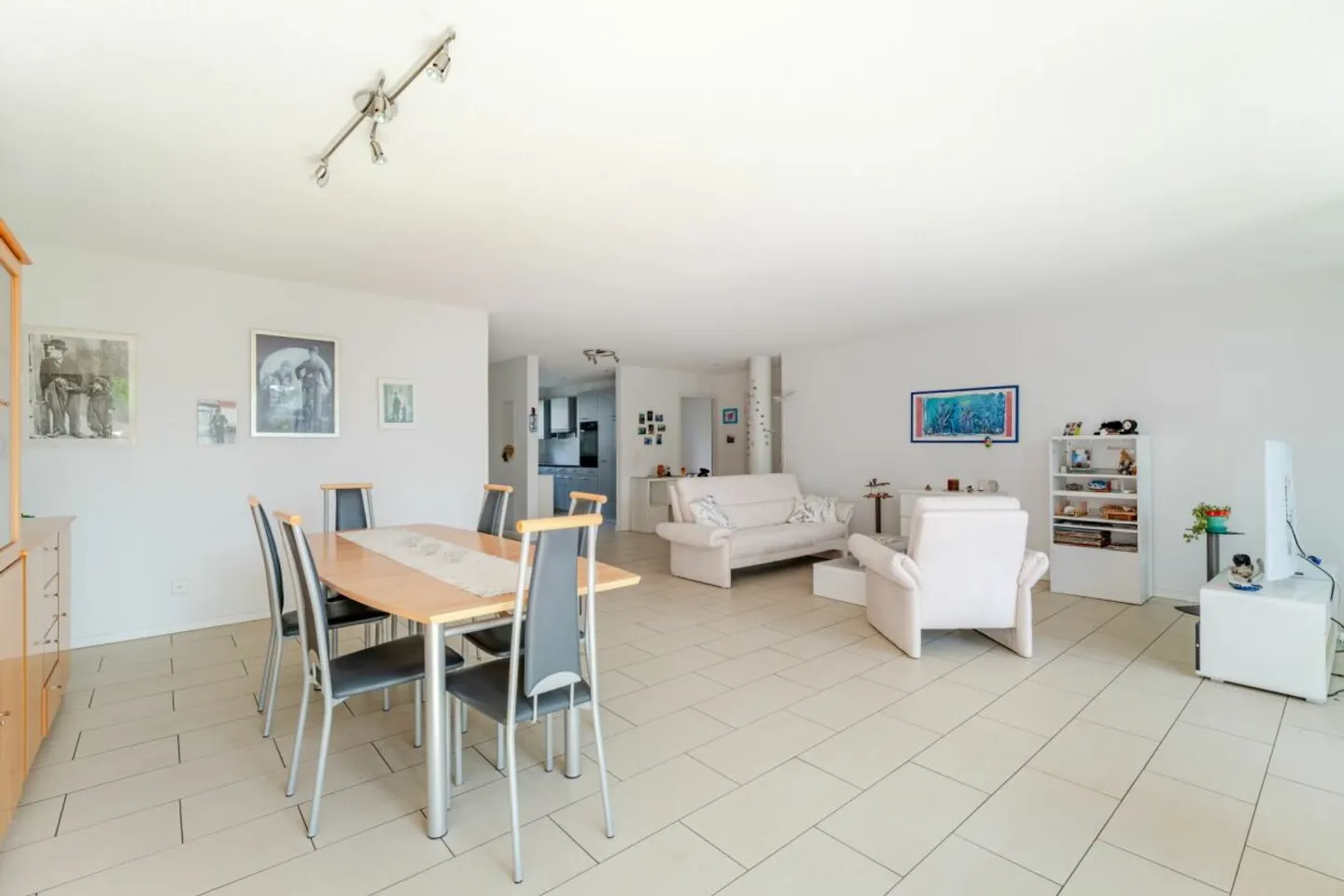 Spacious 3.5-room apartment with winter garden near the city - Photo 4 of 13