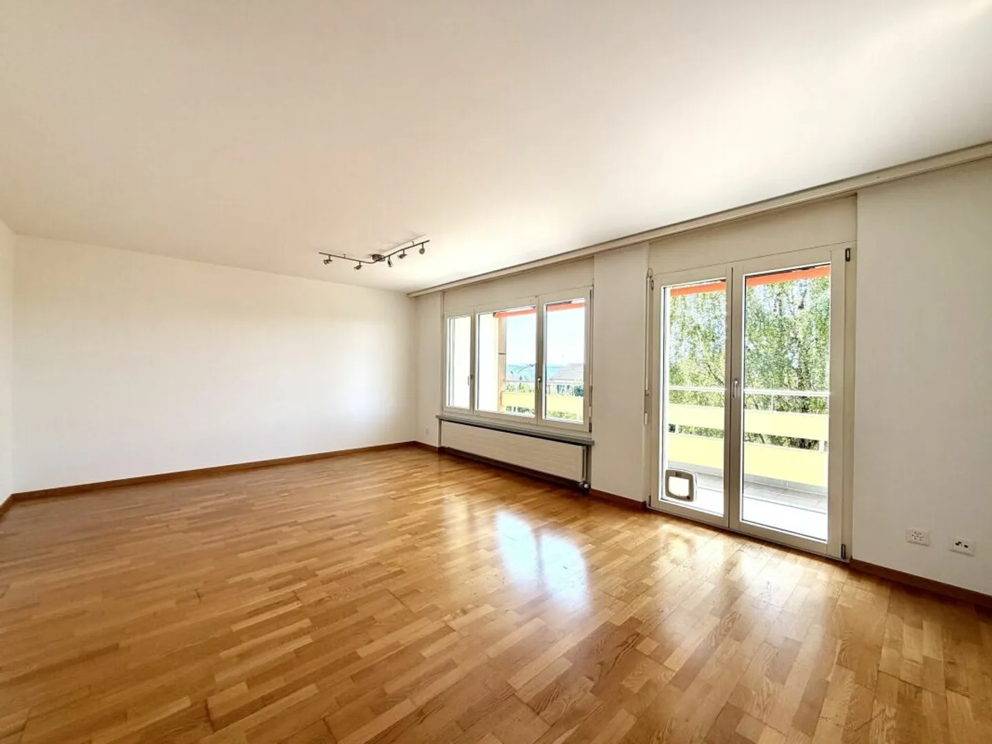 Top gepflegte 4.5-Zimmer-Wohnung in Flumenthal! - Photo 1 of 9