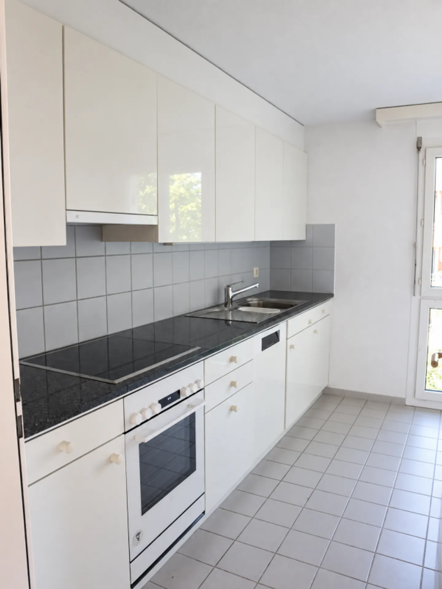 Spacieux et lumineux appartement de 4.5 pièces avec balcon à Altenrhein - Photo 2 sur 12