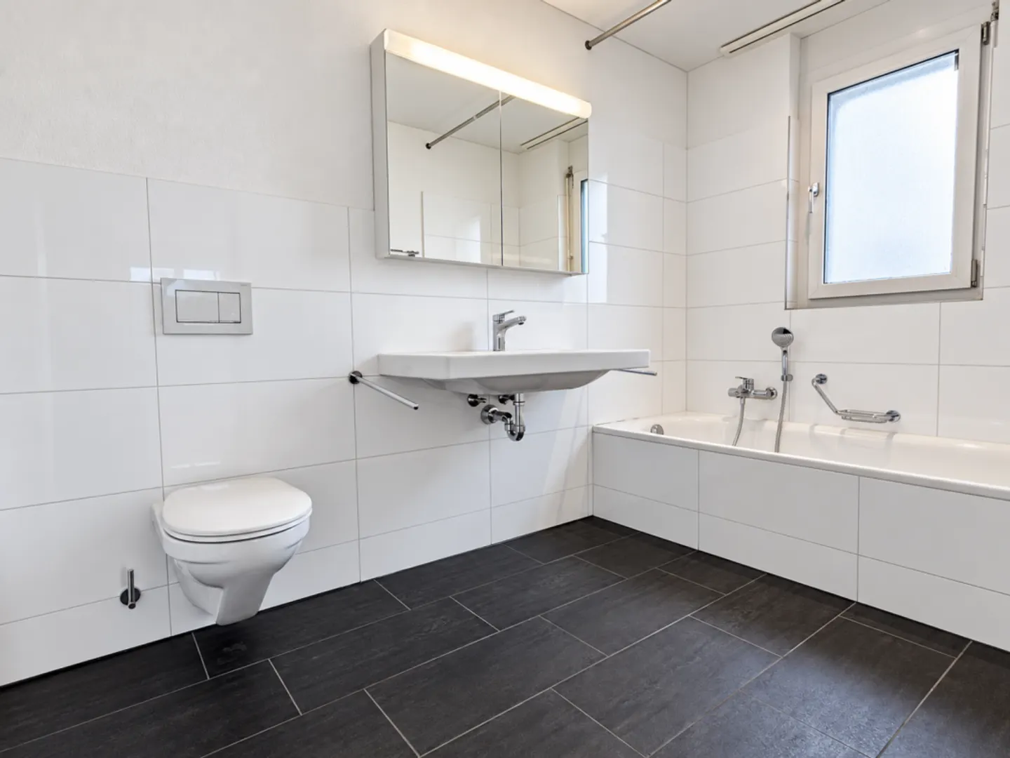 Appartamento moderno di 3,5 stanze in centro cerca nuovo inquilino - Foto 3 di 7