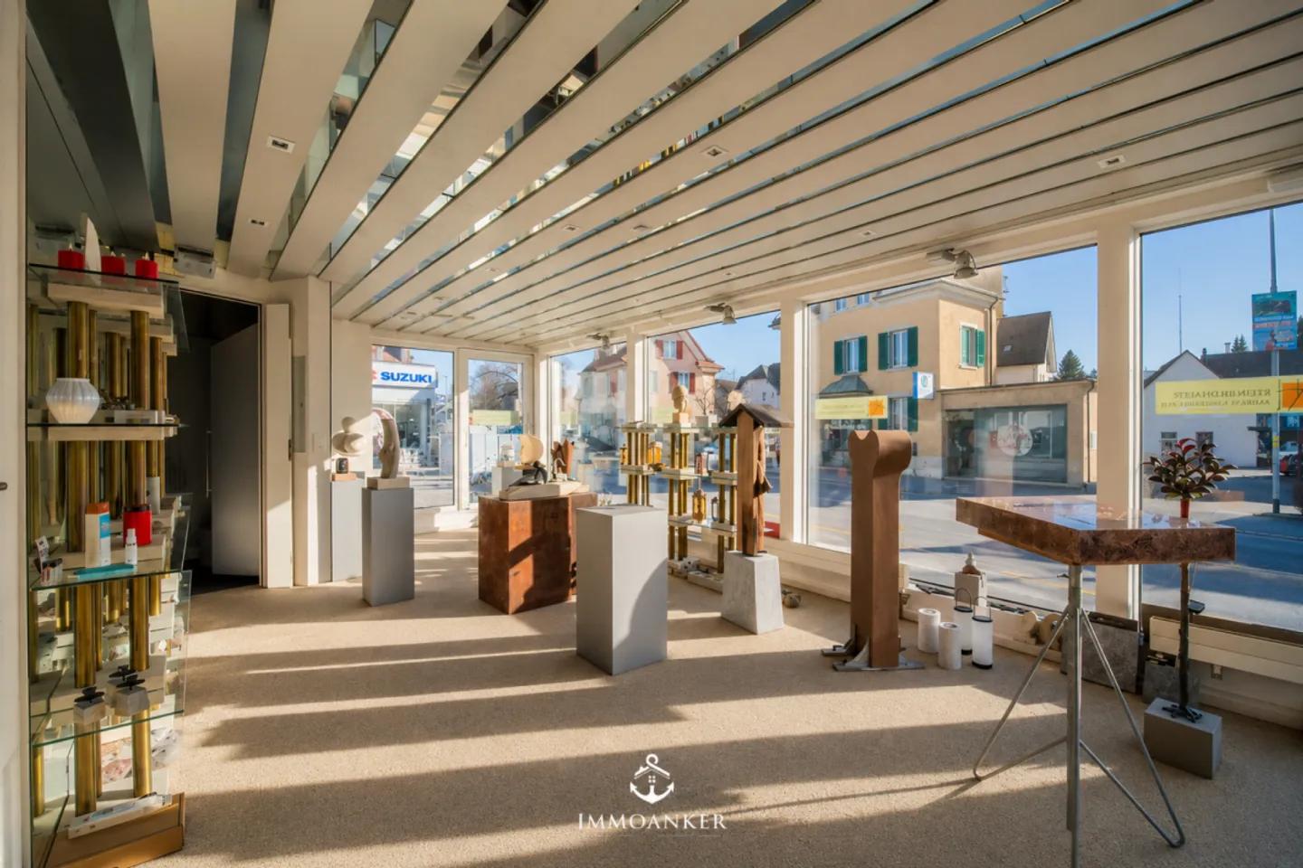 Vivre, travailler ou louer - Maison de 7,5 pièces avec part commerciale et potentiel polyvalent - Photo 9 sur 13