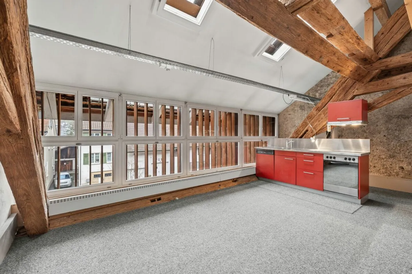 Travailler dans une architecture spéciale - au cœur du vieux village de Lausen - Photo 2 sur 13