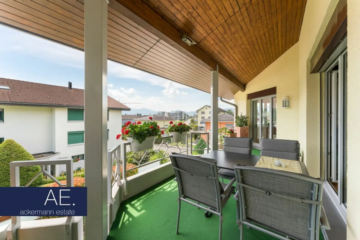 Spacious Duplex with Private Terrace - Photo 5 of 12