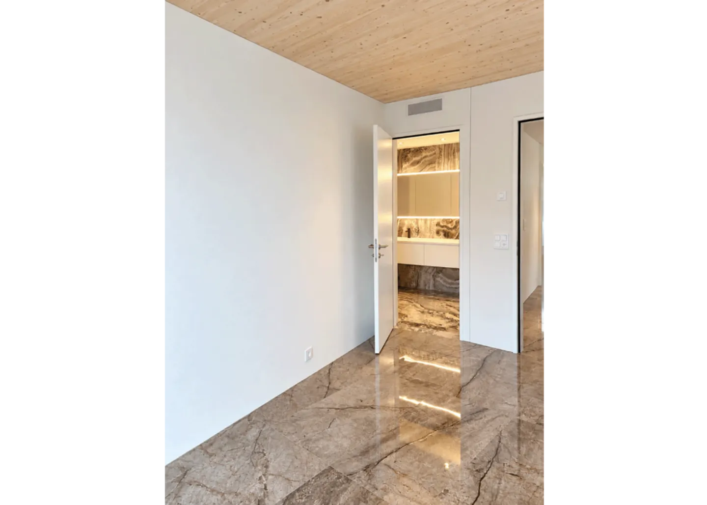 Appartement en duplex de 5,5 pièces luxueux - Photo 9 sur 13