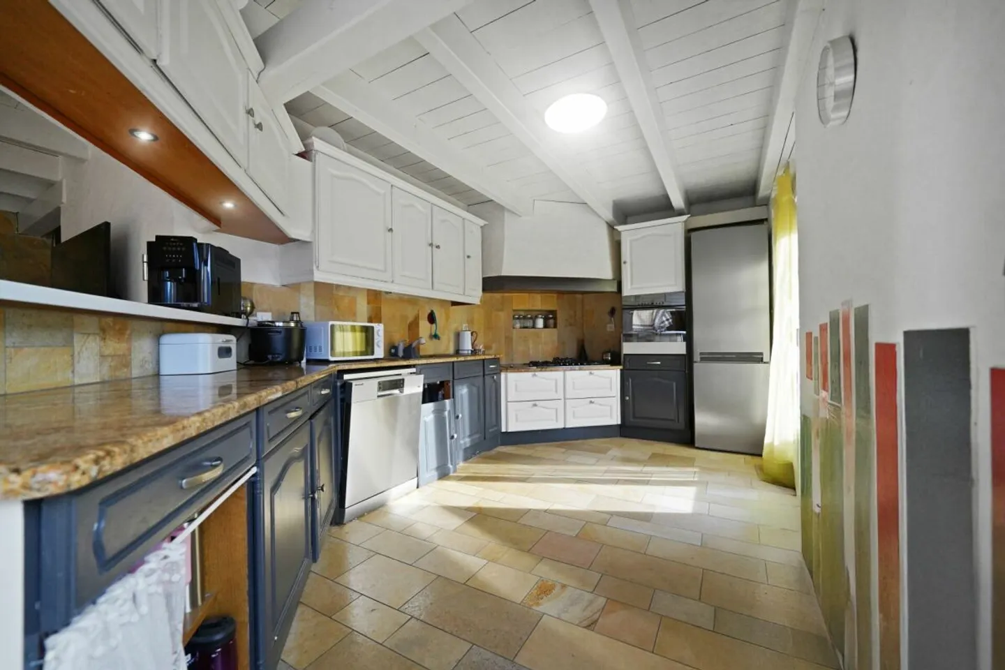 Duplex unter dem Dach mit privatem Aufzug - geräumig, hell und voller Potenzial - Foto 2 von 13