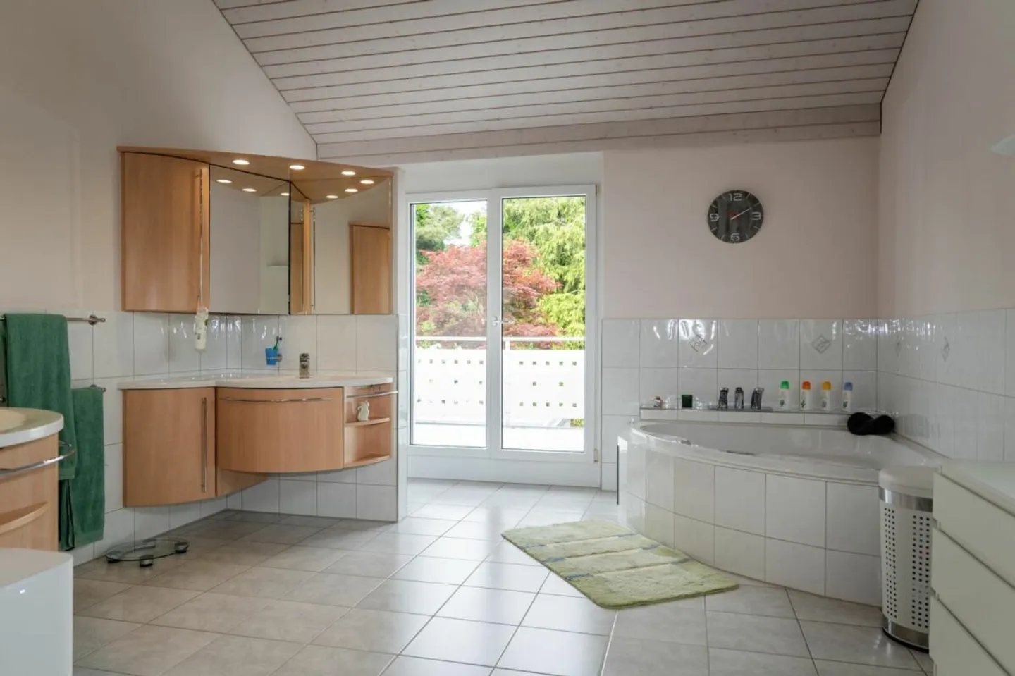 Charming Home with Sauna - Photo 8 of 12