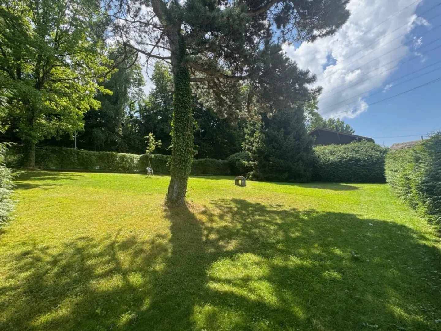 Wunderschönes Baugrundstück von 1800 m2 mit Einfamilienhaus - Foto 2 von 6