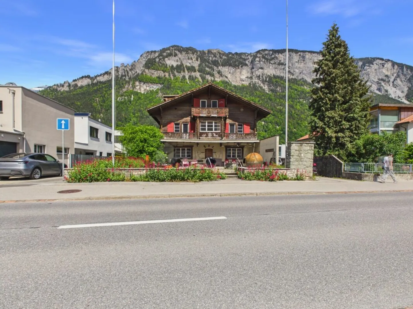 Traditionsreiches Chalet mit Gastronomie &amp; zwei Wohneinheiten auf weitläufigem Grund - Foto 11 von 12