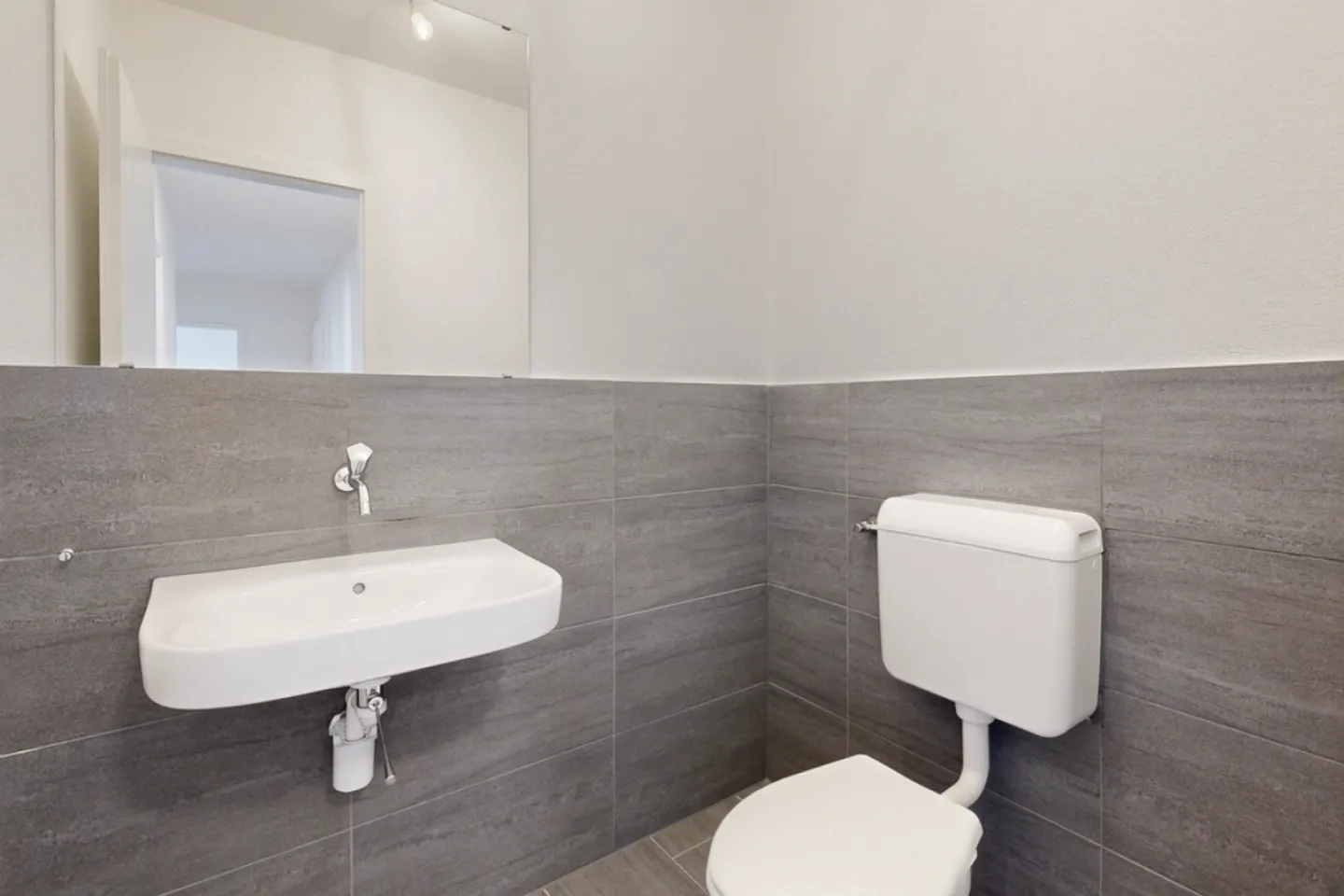 Appartamento luminoso con lavatrice - Foto 9 di 12